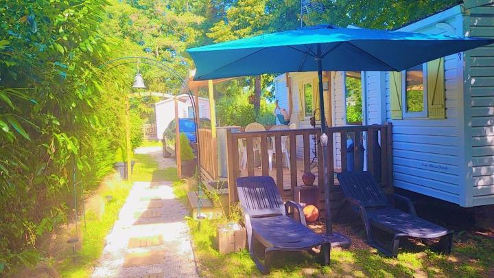 Camping Marvilla Parks -Parc Des Roches 91530 Saint-Cheron Exterior photo
